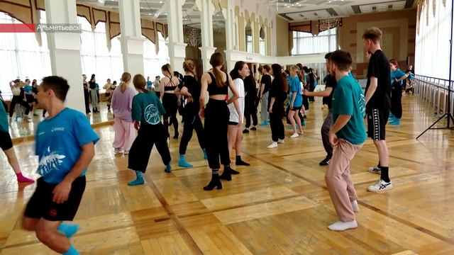 Солистка театра танца «Тодес» провела мастер-класс в Альметьевске смотреть онлайн