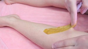 Шугаринг ног самостоятельно мануальной техникой. Быстро и гладко!