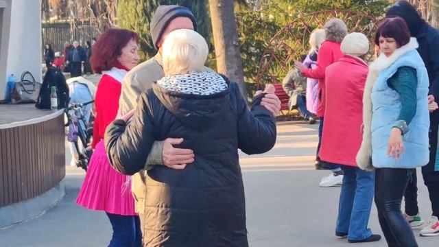 Не обещай мне ничего Танцы в парке Горького Апрель 2021 Харьков смотреть онлайн