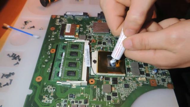 Asus k53s разборка, чистка.(Asus k53s Disassembly) смотреть онлайн