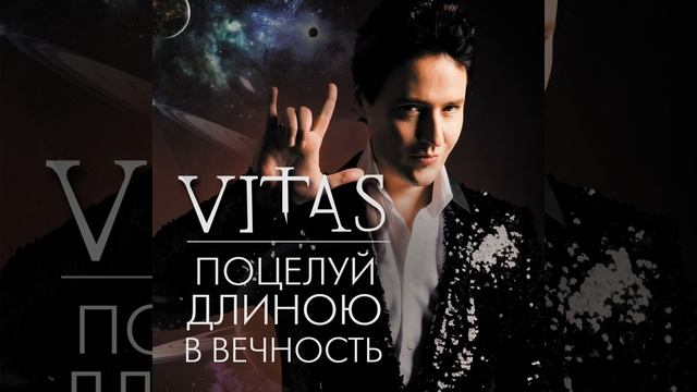 В шортиках и в маечке