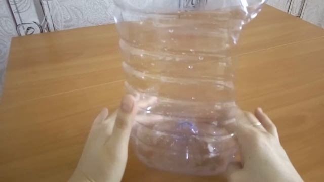 Как сделать КОРМУШКУ для ПТИЦ из ПЛАСТИКОВОЙ БУТЫЛКИ. Простая кормушка СВОИМИ РУКАМИ.