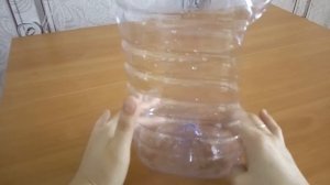 Как сделать КОРМУШКУ для ПТИЦ из ПЛАСТИКОВОЙ БУТЫЛКИ. Простая кормушка СВОИМИ РУКАМИ.