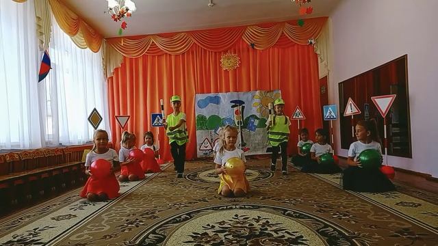 Танец Светофор. Развлечение в группе "Васильки" смотреть онлайн