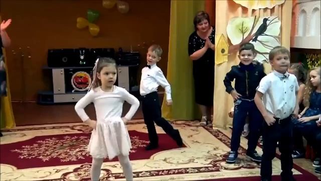 Выступление детей на празднике "8 Марта". Прогимназия "Идеал" Саратов. http://proideal.ru смотреть онлайн