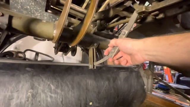 How the pinsetter knows when NOT to index pins? Blocking fingers explained - garage bowling alley смотреть онлайн