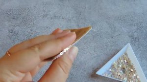 Обшивка броши пайетками