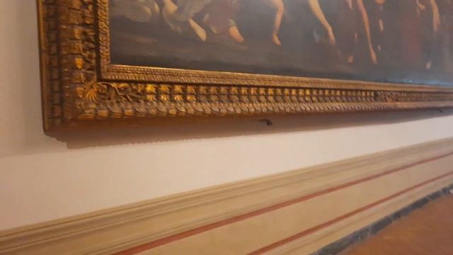Пол в огромном зале Палаццо Барберини-как разведенная кровь!Рамы и картины- гиганты! Их не снять! смотреть онлайн