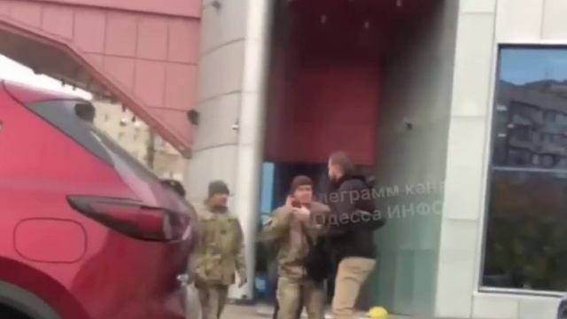 Одесса, забирают на улице. смотреть онлайн