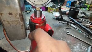 Опресовщик из домкрат на 1000бар.