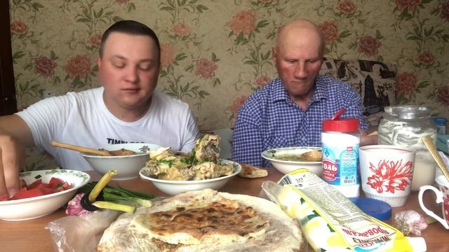 Сварил соус|мукбанг с Батей Mukbang