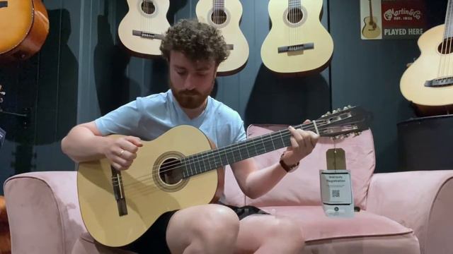 Santos Martinez classical guitars at Guitarbitz смотреть онлайн