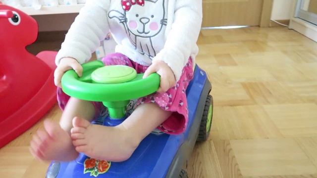 Лошадка-качалка, машина-каталка, тележка-ходунки. Катаемся и развлекаемся вместе смотреть онлайн