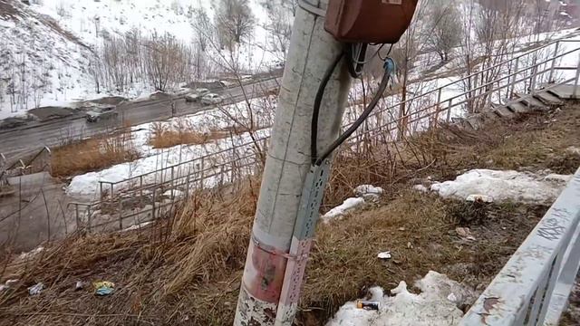 Покосившийся столб на улице Верхнепечерской. смотреть онлайн