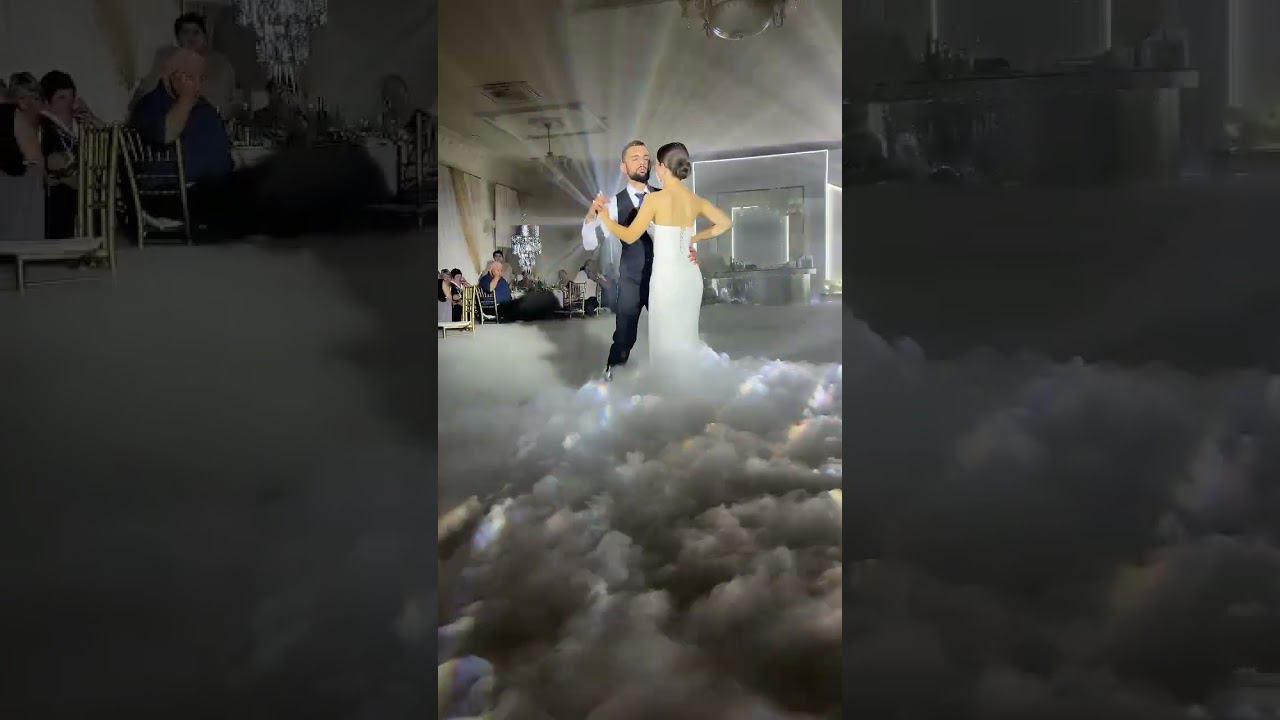 Холодные фонтаны на свадьбу, на танец молодоженов, под тяжёлый дым. смотреть онлайн