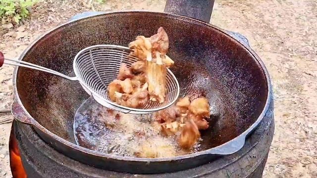 ? ОГРОМНЫЙ КАЗАН КЕБАБ из 5 КГ БАРАНИНЫ и 4 КГ КАРТОШКИ! В КАЗАНЕ НА КОСТРЕ! смотреть онлайн