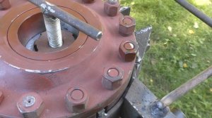 Гидравлический сваекрут в действии.