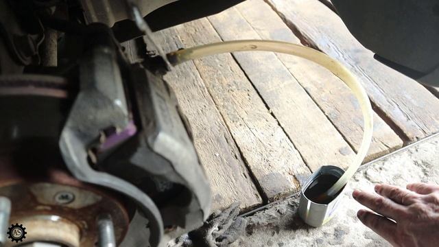 Замена Тормозной Жидкости без посторонней помощи! смотреть онлайн