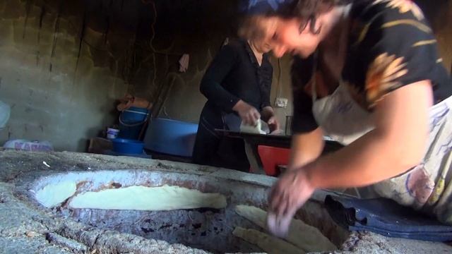 "Мамин хлеб" - Грузинский хлеб, выпекаемый в тонэ смотреть онлайн