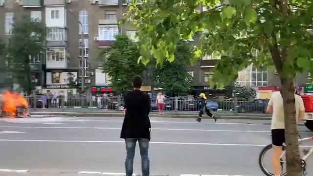 От короткого замыкания загорелась Авео. Пожарные на месте ? смотреть онлайн