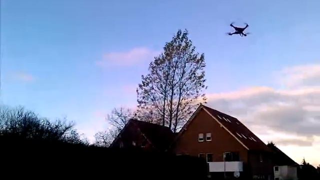Cameleon Quadrocopter Erstflug mit dem KK 2.0 смотреть онлайн