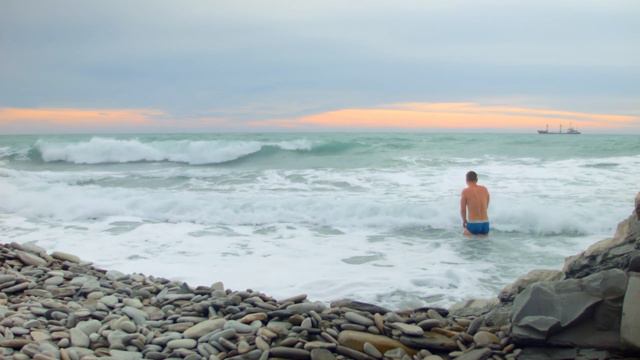 February 1, bathed at 13°C. Black sea. 1 февраля, искупались в 13°C. Геленджик, Черное море. смотреть онлайн