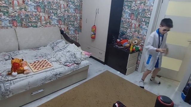 Когда стучат в дверь, а тем временем Ты с ключами: смотреть онлайн