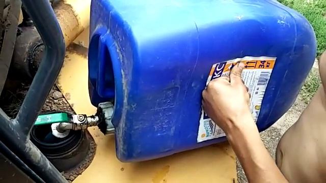 Как без усилий заправить трактор топливом смотреть онлайн