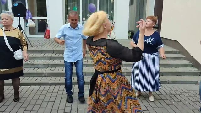 3.09.23г..."ИВАН да МАРЬЯ"... звучит на танцполе в Гомельском парке... смотреть онлайн