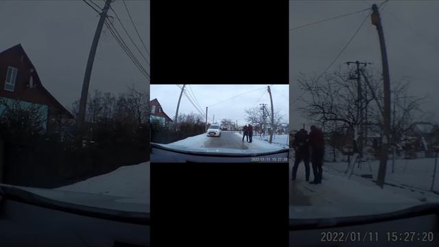 Хороший поступок, помог подняться мужчине. смотреть онлайн