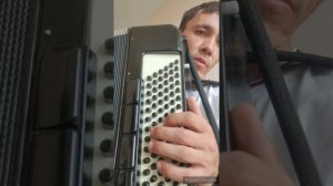 "Белые розы" разбор песни на баяне ??