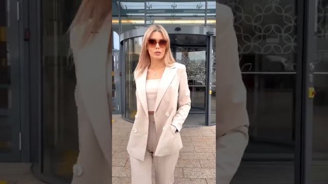 П.Р.Е.М.И.У.М. / Очки солнцезащитные женские Футляр для очков и цепочка для очков в подарок смотреть онлайн