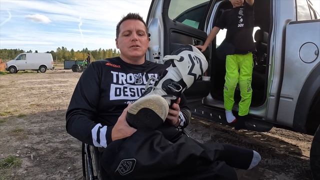 My Dad Got A Dirt Bike! *Injury Explained* смотреть онлайн