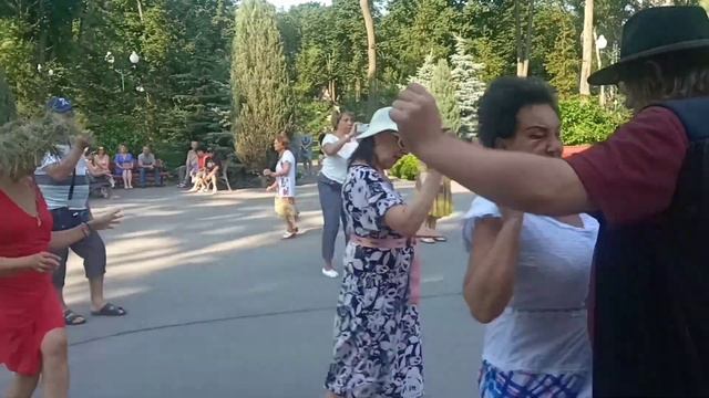 А я розтану у світі наших мрій!!!??Танцы в парке Горького!!!??Харьков 2021 смотреть онлайн