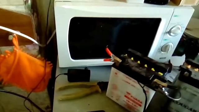 Заряжая мотоциклетный акком от польского зарядника смотреть онлайн