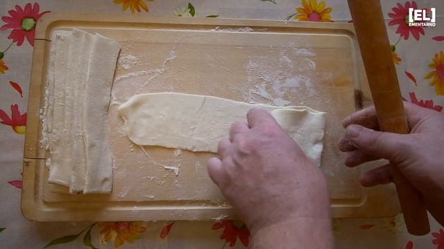 ВКУСНЫЕ РОЗЫ ИЗ ЯБЛОК И СЛОЕНОГО ТЕСТА Розочки с Яблоком Десерт Слойка Розочки из Слоеного Теста смотреть онлайн