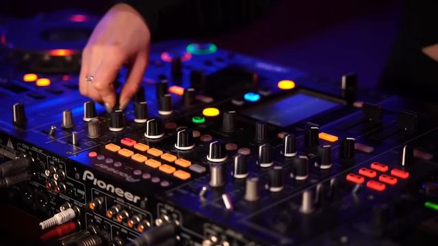 BELLA KRI - Live Set 2023 / Melodic Techno & Progressive House Mix