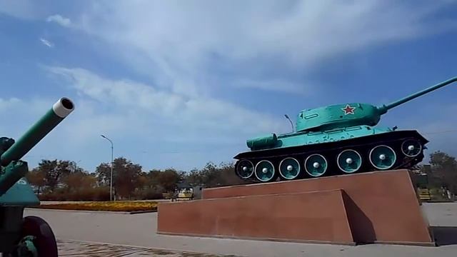Танк на постаменте в городе Балхаш смотреть онлайн