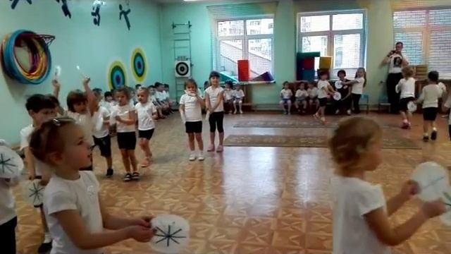 Танец "Часики" на спортивном развлечении. смотреть онлайн