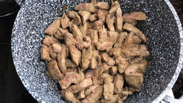 СОЧНАЯ И МЯГКАЯ ЖАРЕНАЯ ПЕЧЕНЬ С ЛУКОМ. Как правильно и быстро жарить печень смотреть онлайн