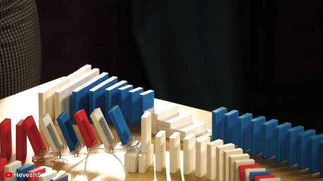 Domino Builder’s Challenges ft. REACT смотреть онлайн