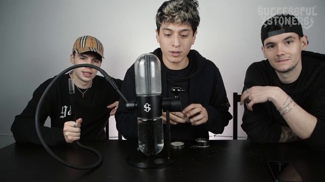 FUMAMOS APROVECHANDO LA FUERZA DE GRAVEDAD ! ( unbonxing stundenglass ) смотреть онлайн