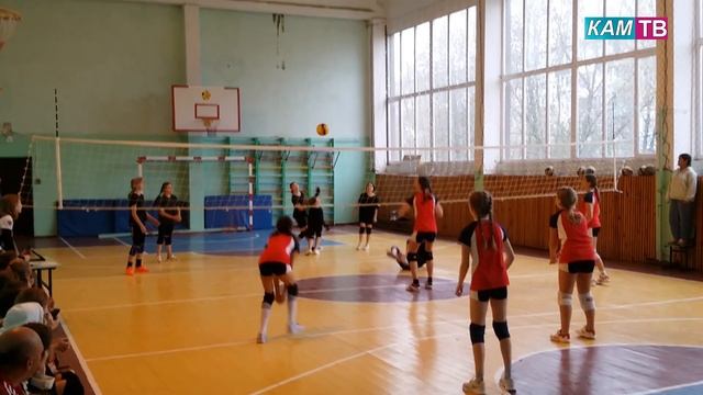 На базе школы №5 прошло первенство по волейболу среди команд девочек 2010-2011 годов рождения смотреть онлайн