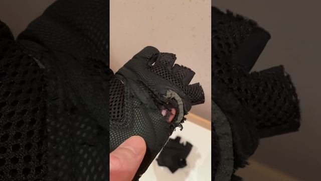 Как спасают перчатки при падении с велосипеда смотреть онлайн