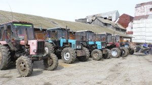 Установил фары на ДТ 75 , покрасил прицеп 2 ПТС 4, проши ТЕХОСМОТР, в общем рабочие будни!