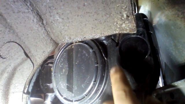 Более лёгкий способ замены лампы поворотника на Октавии А7 смотреть онлайн