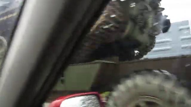 T72 на перекрестке в Тагиле.MOV смотреть онлайн