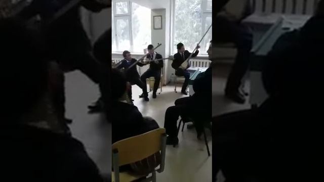 Репетиция . Школа 89. Шахмурат . Игра на уйгурских инструментах . Тамбир дутар равап смотреть онлайн