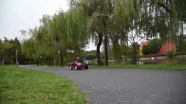 Детский авто на аккумуляторе Mercedes GLS63 смотреть онлайн