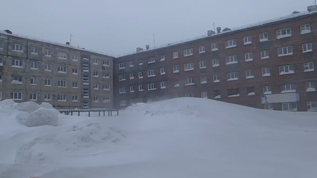 Норильск. 2023.04.04. Снег нынче впечатляет, но готовимся к апрельским -30..-32!!! ул. Орджоникидзе. смотреть онлайн